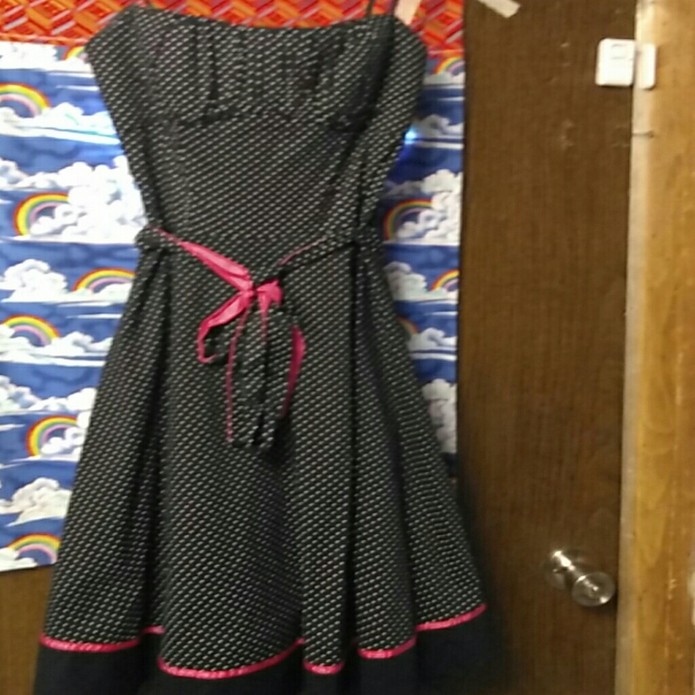 Strapless black lil dress